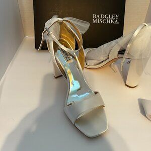 Badgley Mischka White Satin Heels MP6231 “KIM” Size 8.5 | Bridal Wedding Shoes